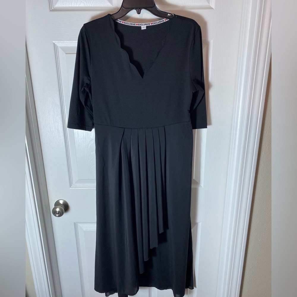Exclusive Dress Black Scalloped Neck Line pleated front.  Size Large